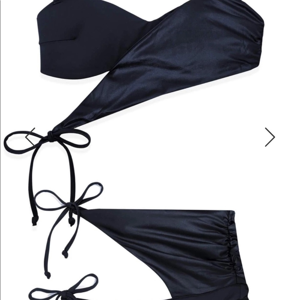 Beach Bunny Chanel Wrap Bralette M